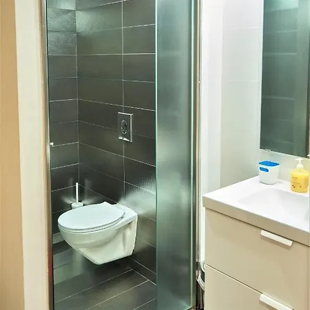 Apartamento Via Augusta 153 *